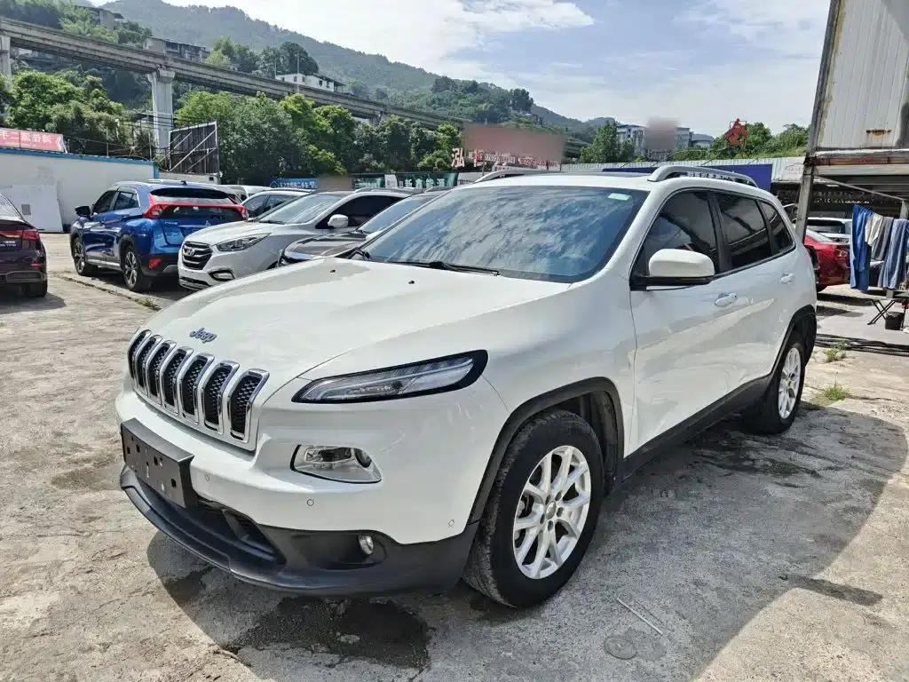 Jeep Cherokee 2016 2.0L Smart Edition — миниатюра 1