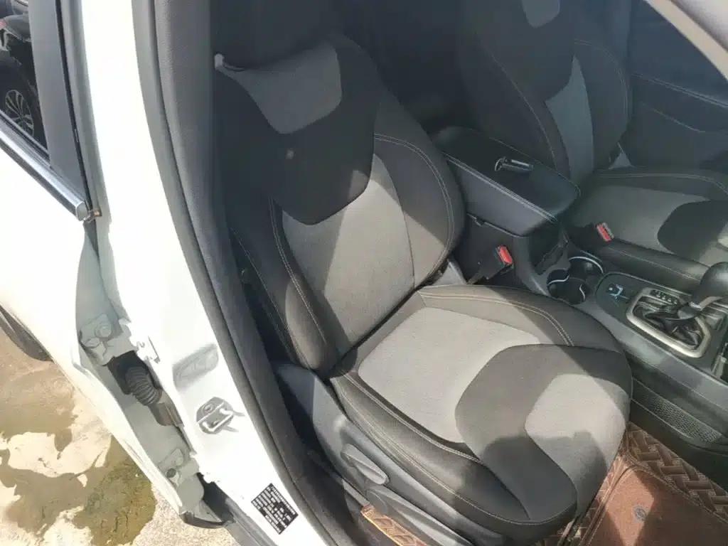 Jeep Cherokee 2016 2.0L Smart Edition — миниатюра 25