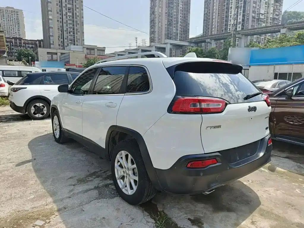 Jeep Cherokee 2016 2.0L Smart Edition — миниатюра 5