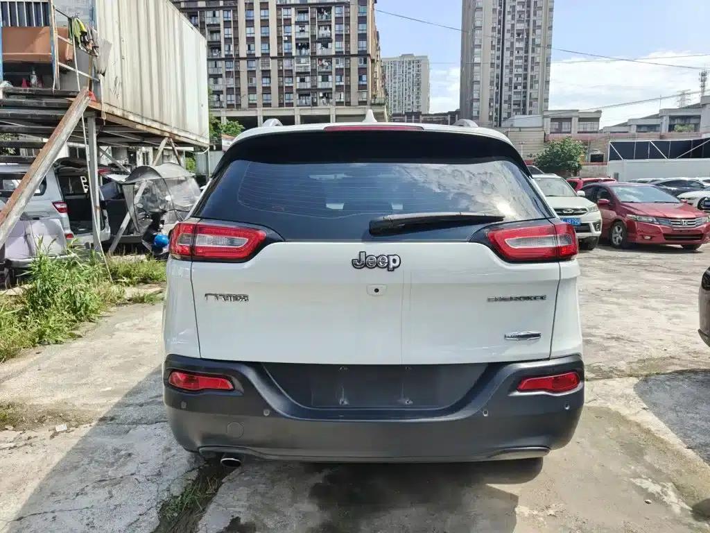 Jeep Cherokee 2016 2.0L Smart Edition — миниатюра 6