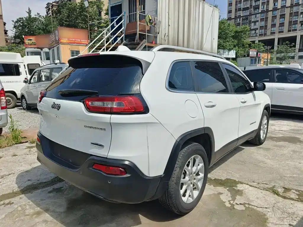 Jeep Cherokee 2016 2.0L Smart Edition — миниатюра 7