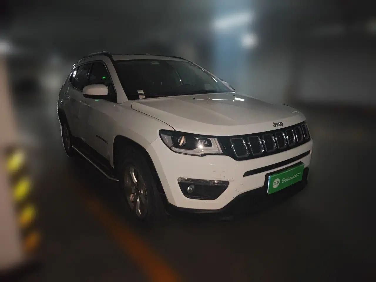 Jeep Compass 2019 200TS Automatic Premium - Connected Large Screen Version — миниатюра 3