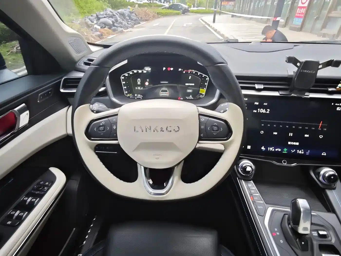 Lynk & Co 01 2021 2.0TD Two-Wheel Drive Pro — миниатюра 10
