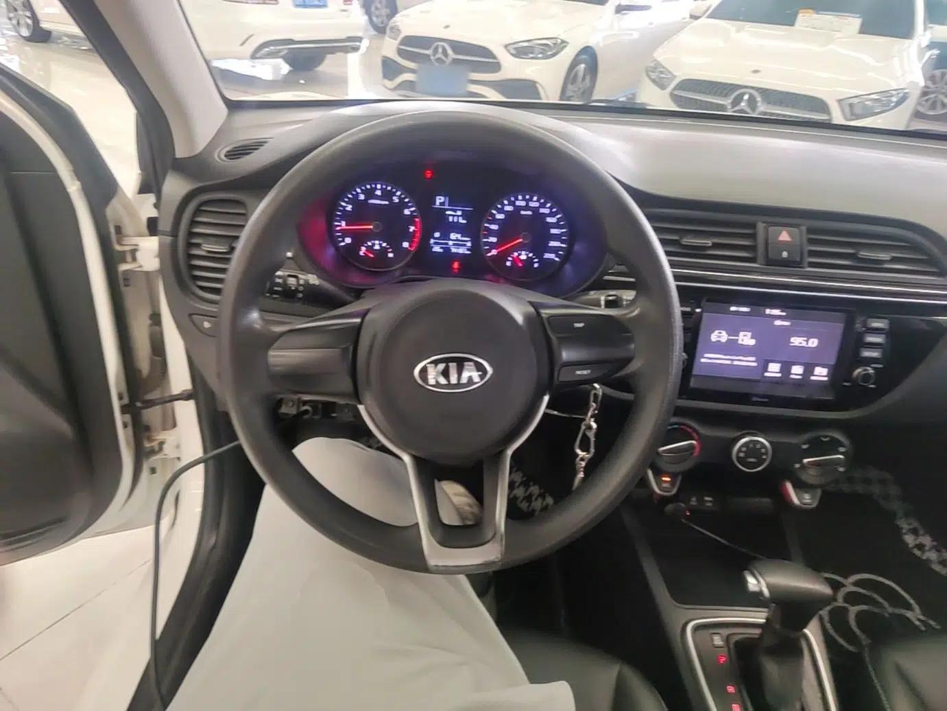 Kia K2 2017 Sedan 1.4L Automatic Transmission 15th Anniversary Special Edition GLS — миниатюра 13
