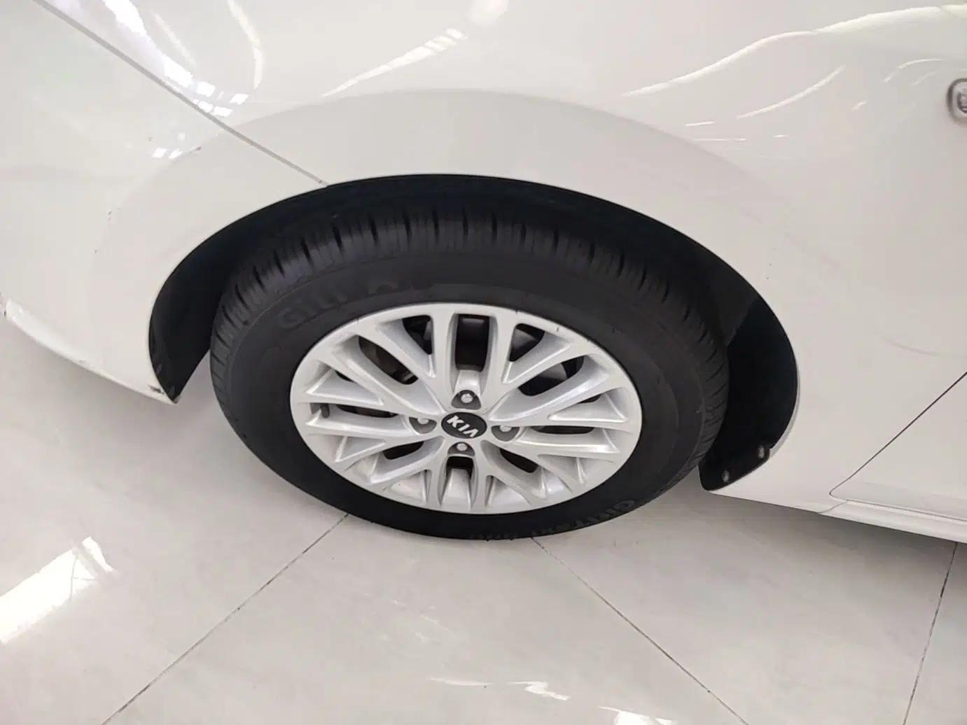 Kia K2 2017 Sedan 1.4L Automatic Transmission 15th Anniversary Special Edition GLS — миниатюра 10