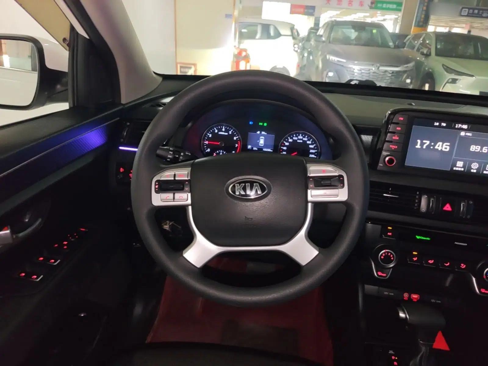 Kia KX7 2017 2.0L Automatic 2WD GL 5 Seats — миниатюра 18