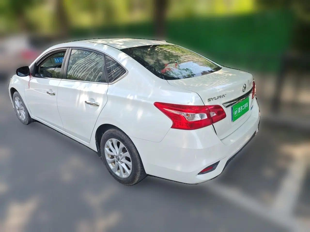 Nissan Sylphy 2018 1.6XV CVT Deluxe Edition — миниатюра 4