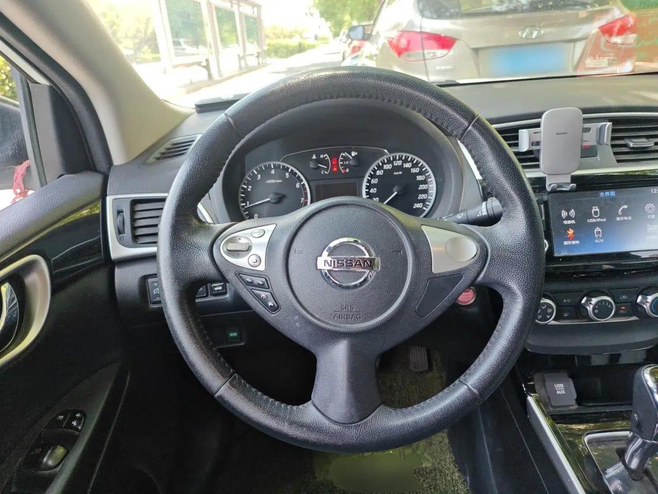 Nissan Sylphy 2018 1.6XV CVT Deluxe Edition — миниатюра 10