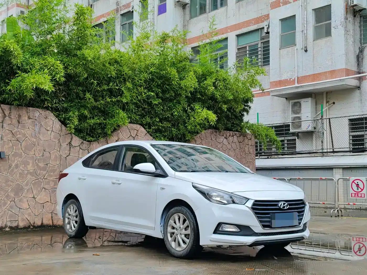 2016 Hyundai Verna 1.4L Manual GLS Cool Edition — миниатюра 3