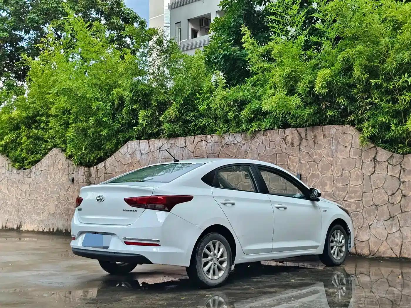 2016 Hyundai Verna 1.4L Manual GLS Cool Edition — миниатюра 6