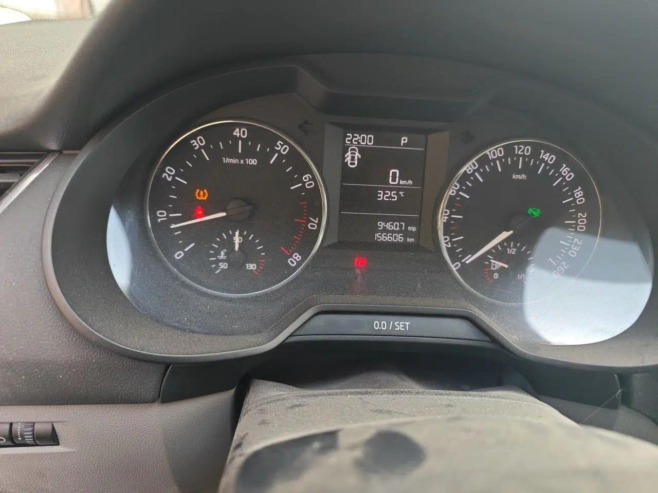 Skoda Octavia 2015 1.6L Automatic Yijie Edition — миниатюра 11