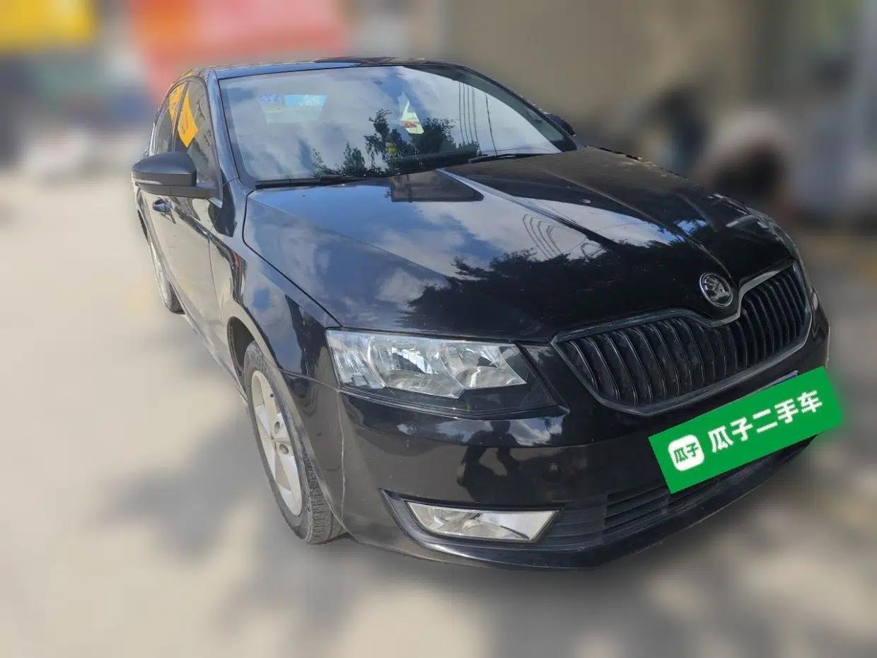 Skoda Octavia 2015 1.6L Automatic Yijie Edition — миниатюра 3