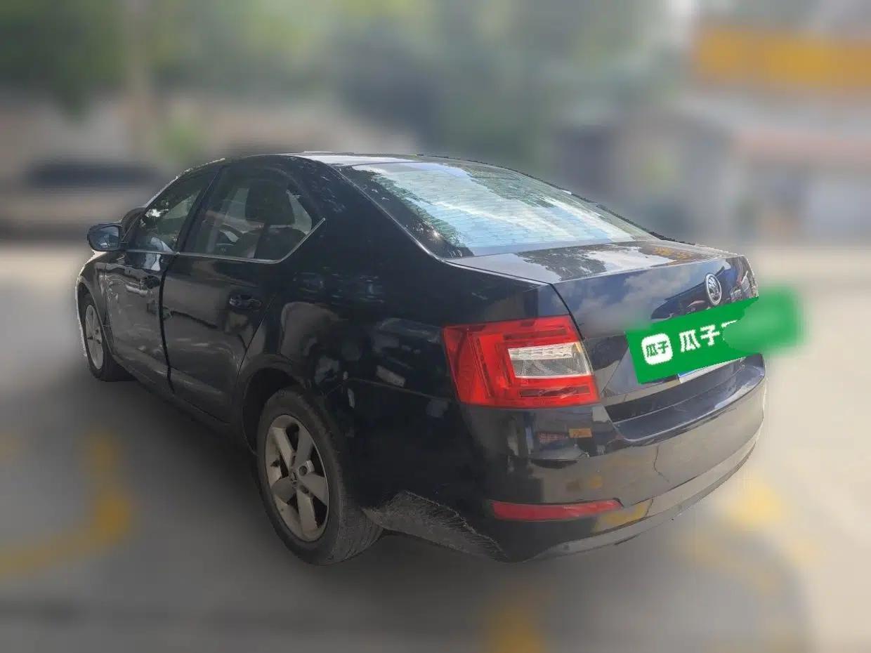 Skoda Octavia 2015 1.6L Automatic Yijie Edition — миниатюра 4