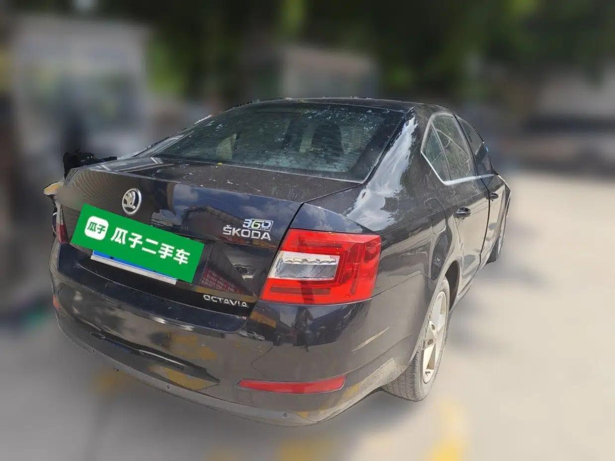 Skoda Octavia 2015 1.6L Automatic Yijie Edition — миниатюра 6
