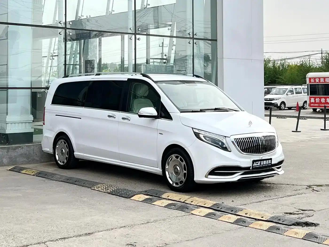 Mercedes-Benz V-Class 2018 V 260 L Premium Extended Edition (China VI Emission Standard) — миниатюра 3