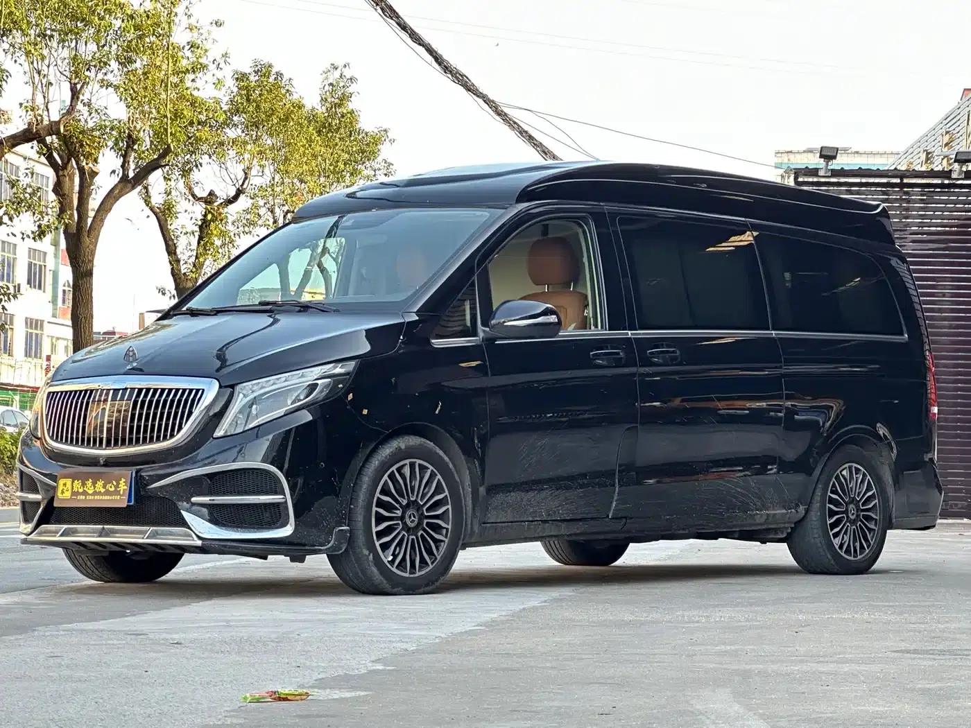 Mercedes-Benz V-Class 2018 V 260 L Premium Extended Edition (China VI Emission Standard) — миниатюра 1