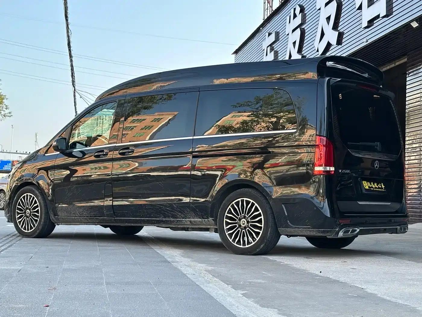 Mercedes-Benz V-Class 2018 V 260 L Premium Extended Edition (China VI Emission Standard) — миниатюра 6