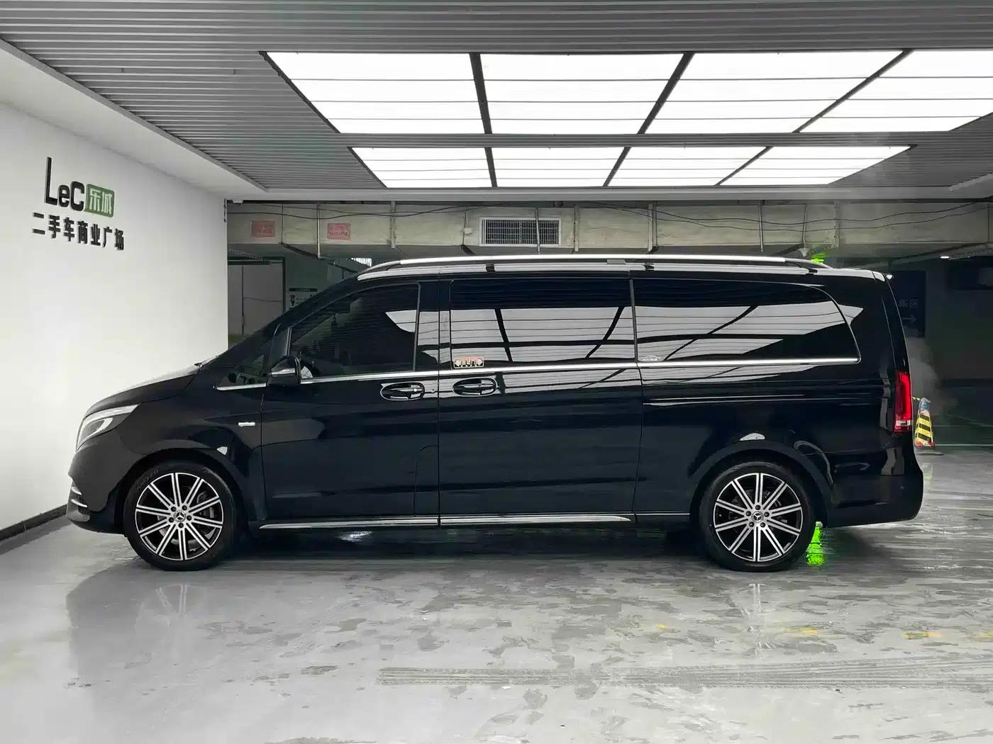 Mercedes-Benz V-Class 2022 V 260 L Long Wheelbase Luxury Edition — миниатюра 17