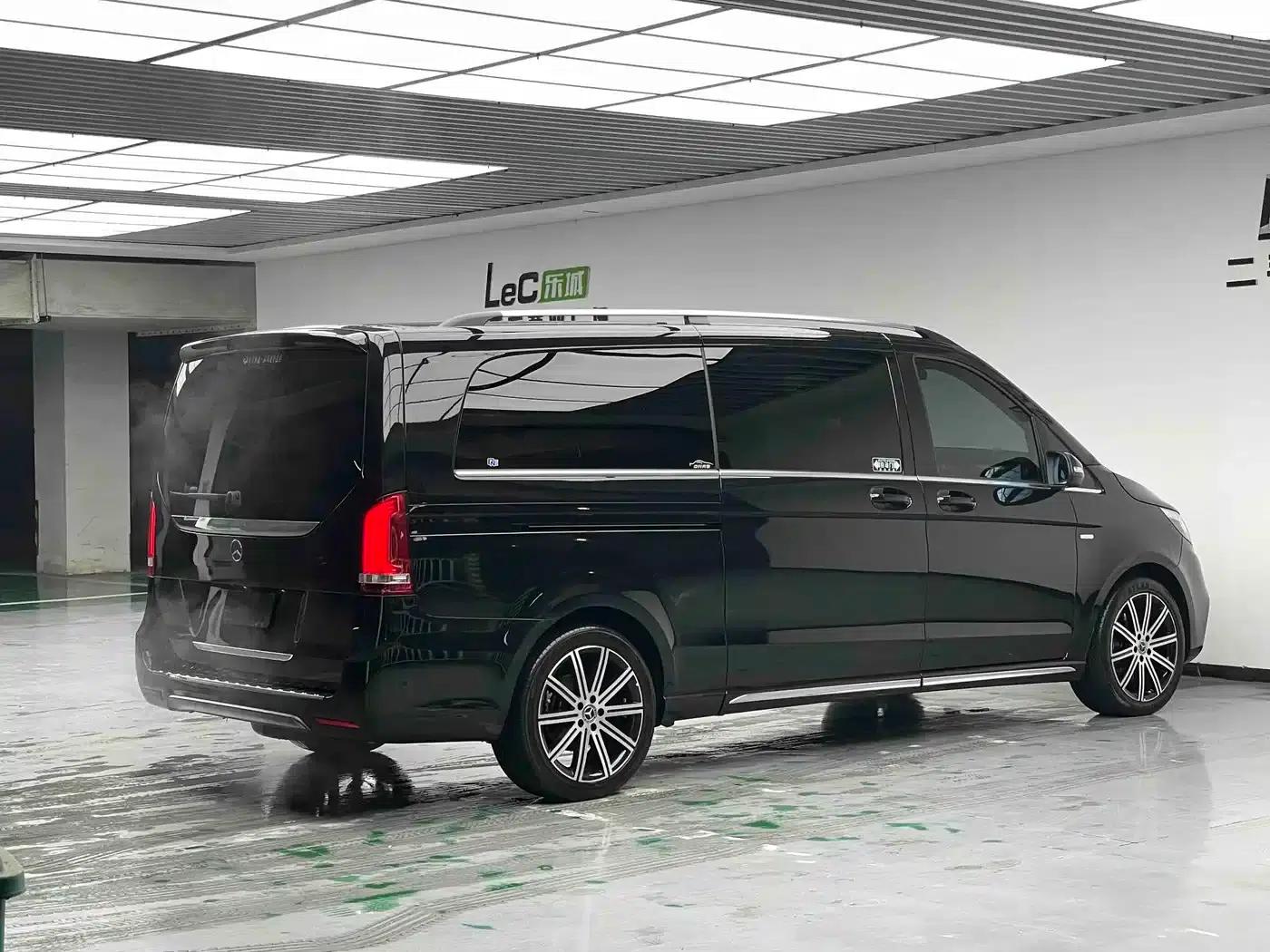 Mercedes-Benz V-Class 2022 V 260 L Long Wheelbase Luxury Edition — миниатюра 4