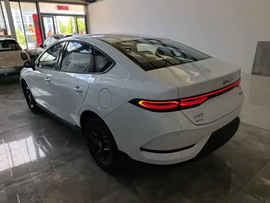 Qin PLUS 2025 DM-i Smart Driving Edition 128KM Progressive Model — миниатюра 5