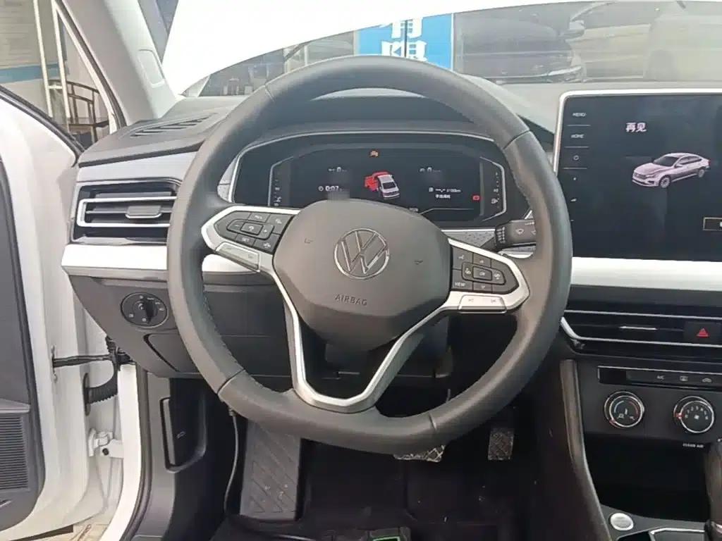 2023 Volkswagen Lavida Facelift 1.5L Automatic Five Million Edition — миниатюра 11