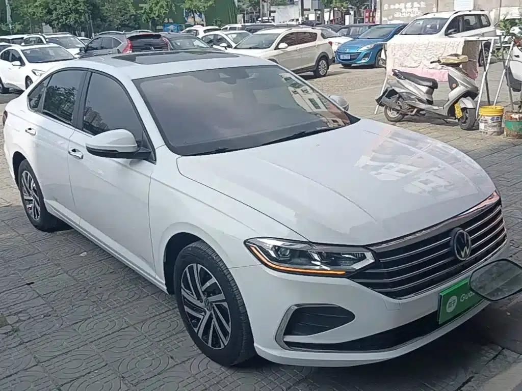 2023 Volkswagen Lavida Facelift 1.5L Automatic Five Million Edition — миниатюра 4