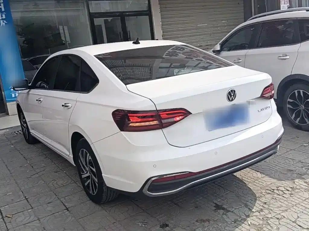 2023 Volkswagen Lavida Facelift 1.5L Automatic Five Million Edition — миниатюра 5