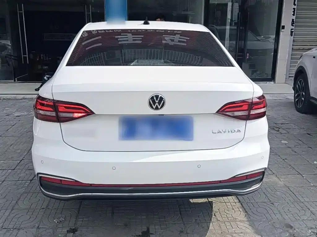 2023 Volkswagen Lavida Facelift 1.5L Automatic Five Million Edition — миниатюра 6