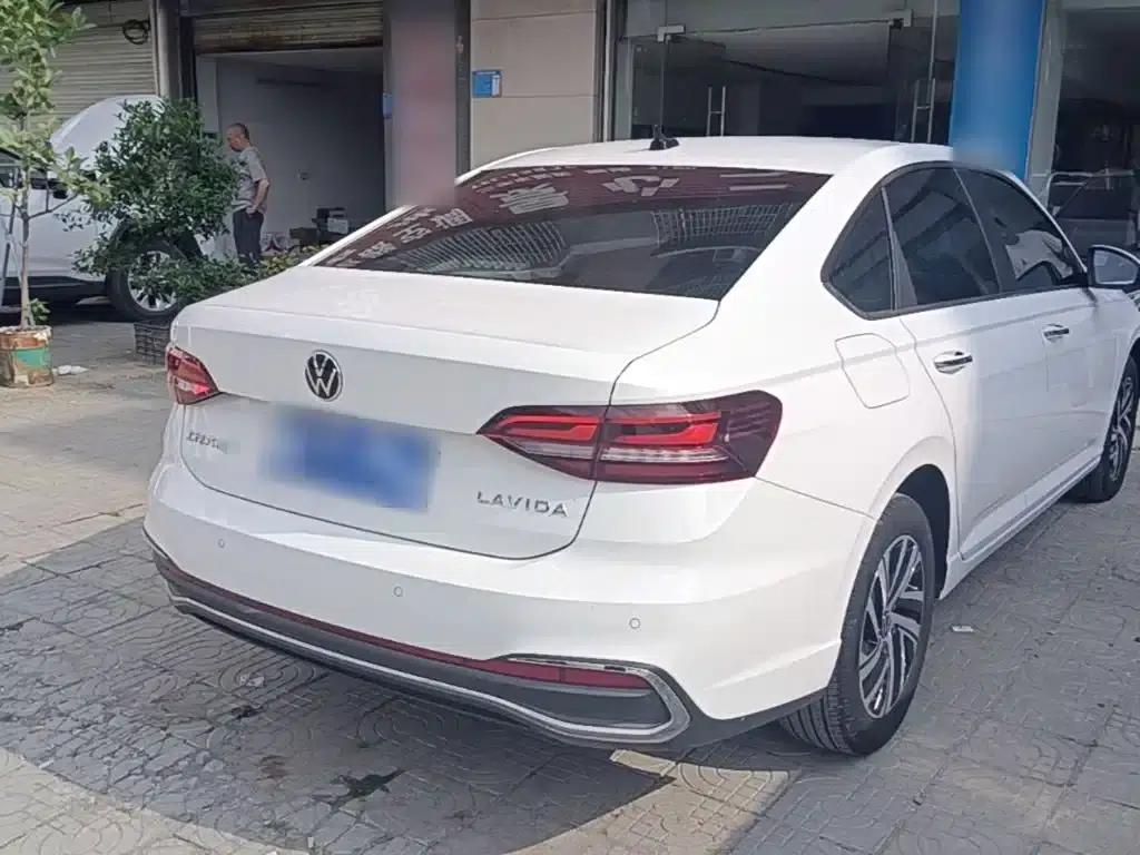 2023 Volkswagen Lavida Facelift 1.5L Automatic Five Million Edition — миниатюра 7