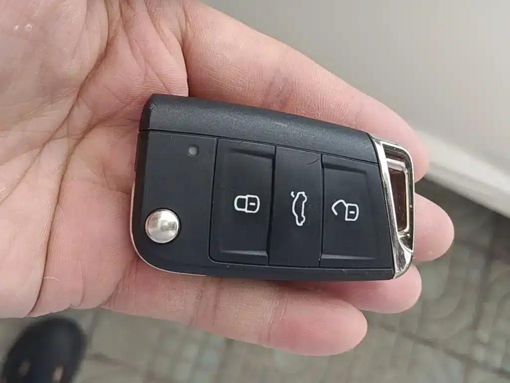 2023 Volkswagen Lavida Facelift 1.5L Automatic Five Million Edition — миниатюра 9