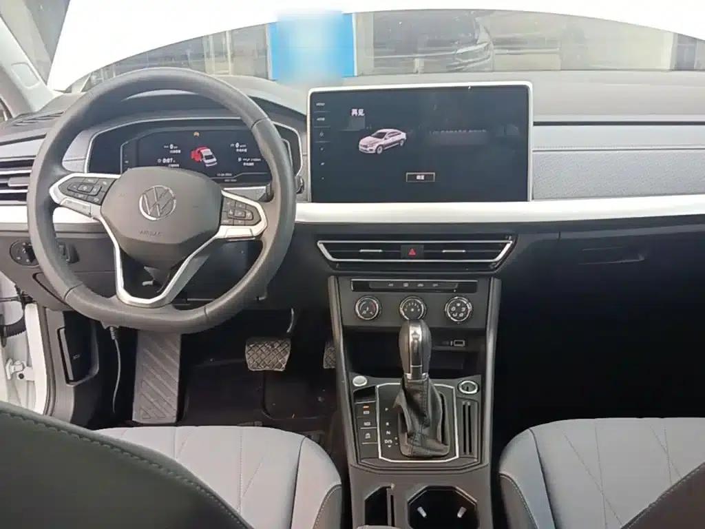 2023 Volkswagen Lavida Facelift 1.5L Automatic Five Million Edition — миниатюра 10