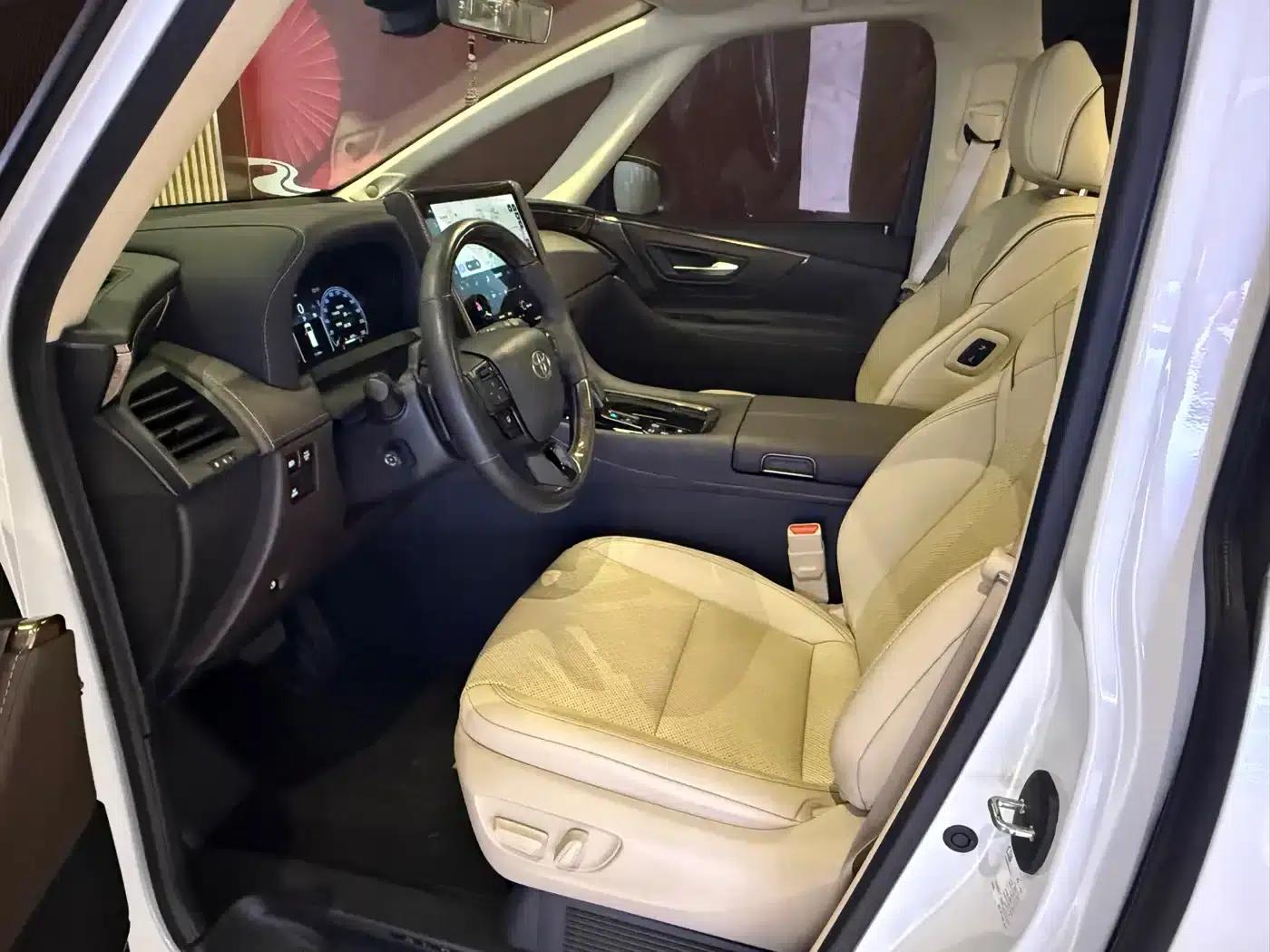 2024 Alphard Hybrid 2.5L Premium Edition — миниатюра 4