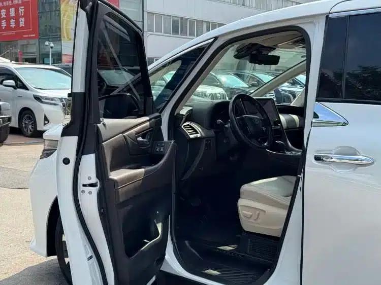 2024 Alphard Hybrid 2.5L Premium Edition — миниатюра 3