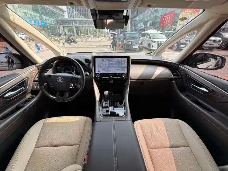 2024 Alphard Hybrid 2.5L Premium Edition — миниатюра 4