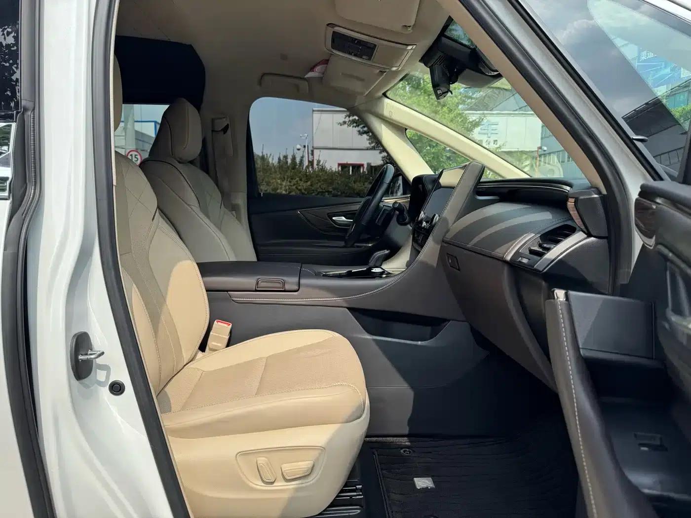 2024 Alphard Hybrid 2.5L Premium Edition — миниатюра 10