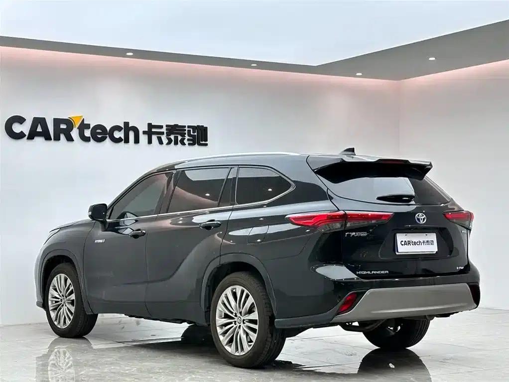 2022 Toyota Highlander Hybrid 2.5L AWD Premium 7-Seater — миниатюра 3