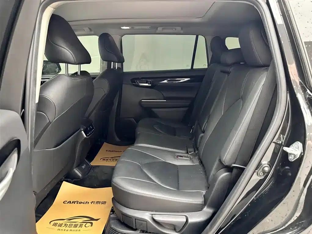 2022 Toyota Highlander Hybrid 2.5L AWD Premium 7-Seater — миниатюра 9