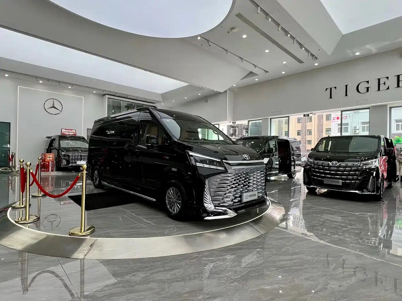 2025 HIACE 3.5L Automatic — миниатюра 3