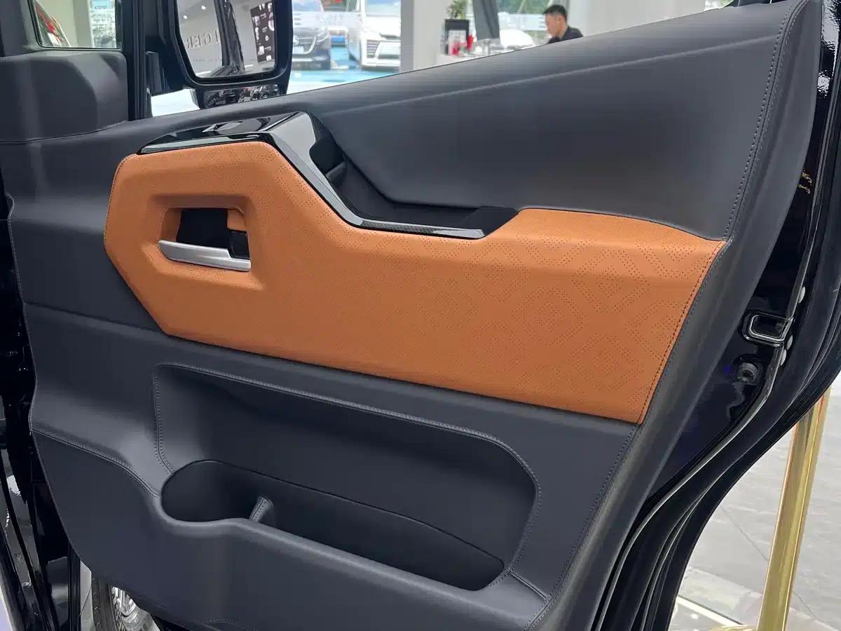 2025 HIACE 3.5L Automatic — миниатюра 6