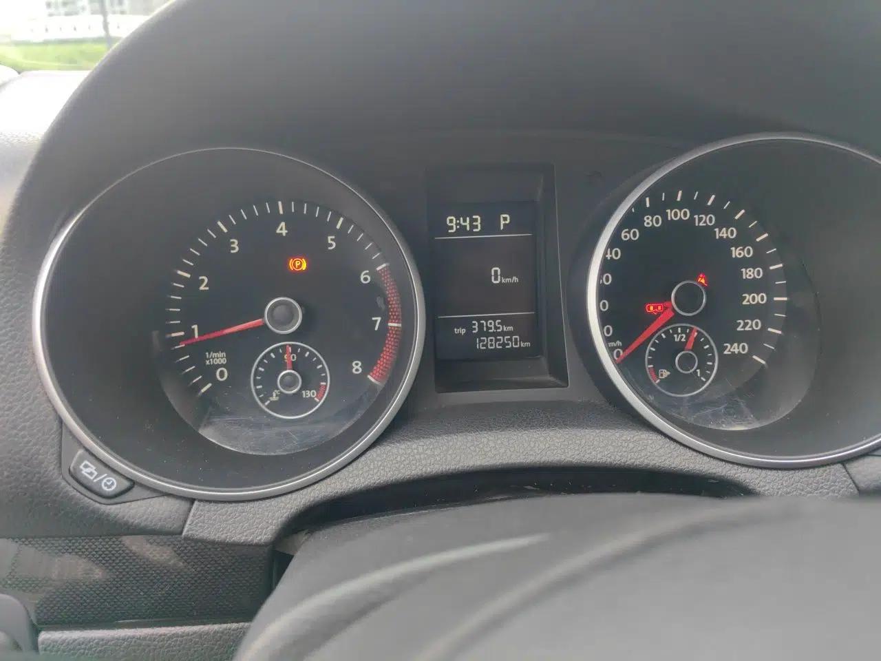 Volkswagen Golf 2014 1.6L Automatic Comfort Model — миниатюра 11