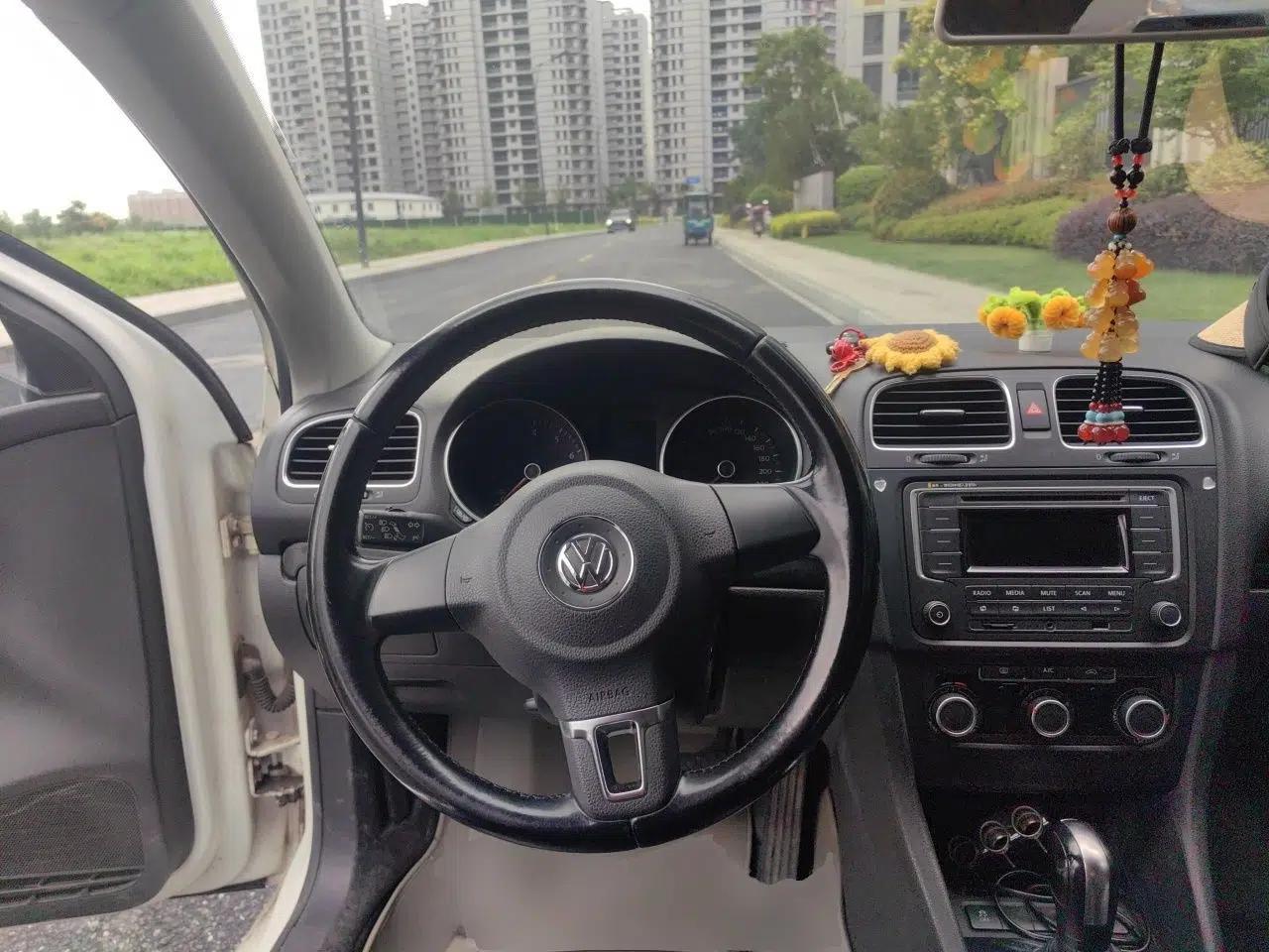 Volkswagen Golf 2014 1.6L Automatic Comfort Model — миниатюра 10
