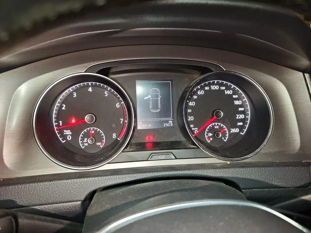 Volkswagen Golf 2015 1.6L Automatic Comfort Model — миниатюра 11