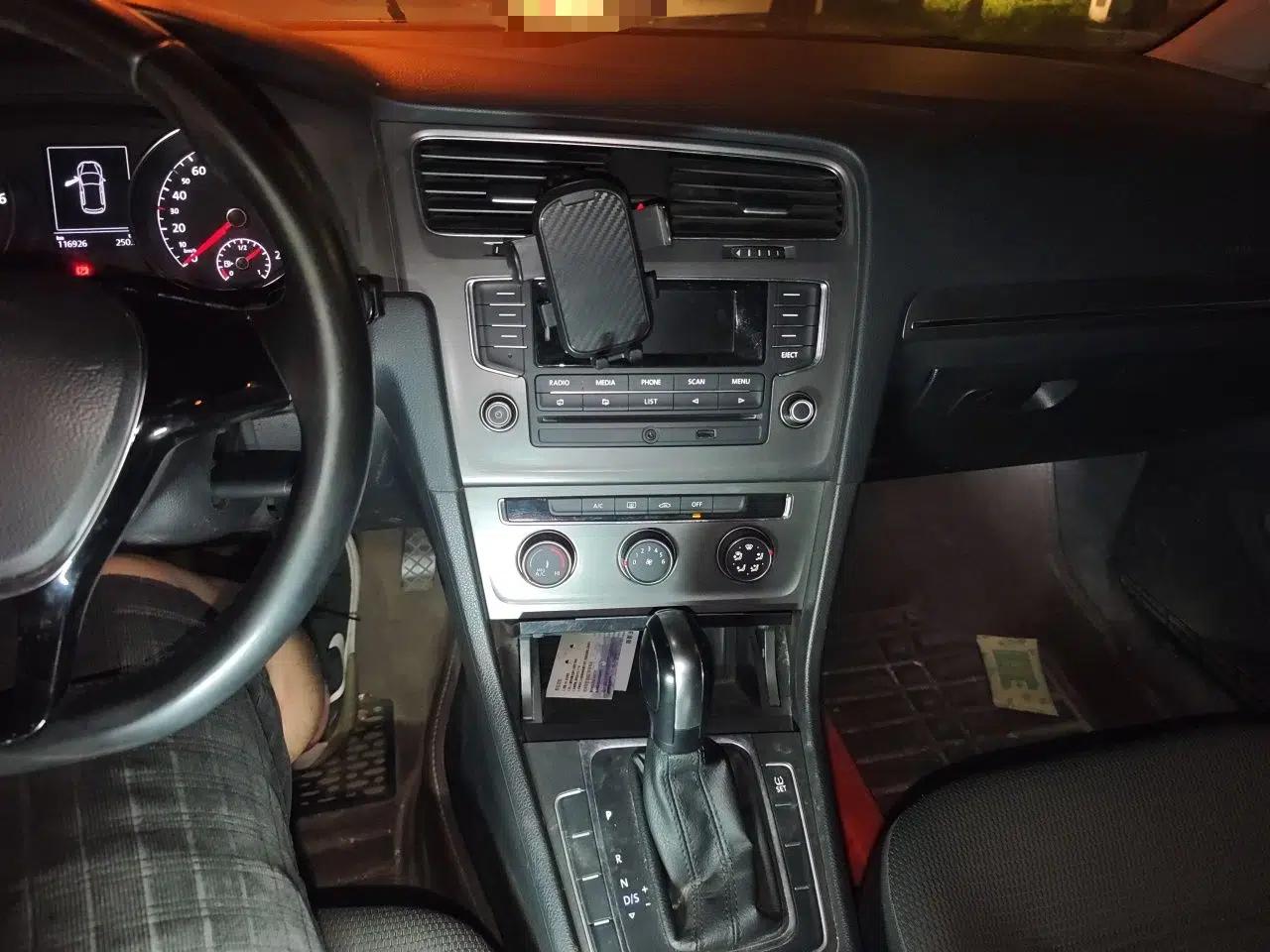 Volkswagen Golf 2015 1.6L Automatic Comfort Model — миниатюра 13