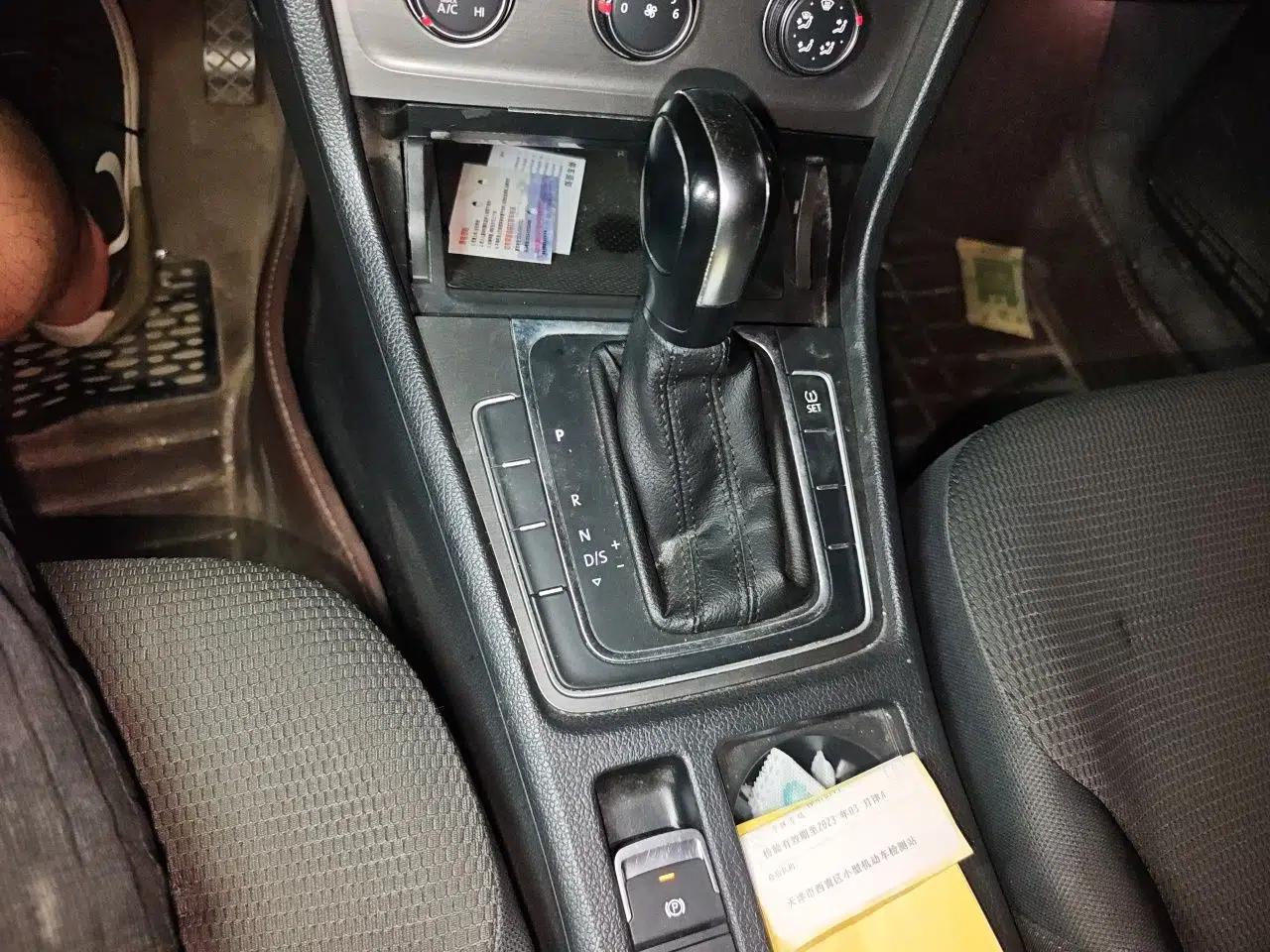 Volkswagen Golf 2015 1.6L Automatic Comfort Model — миниатюра 14