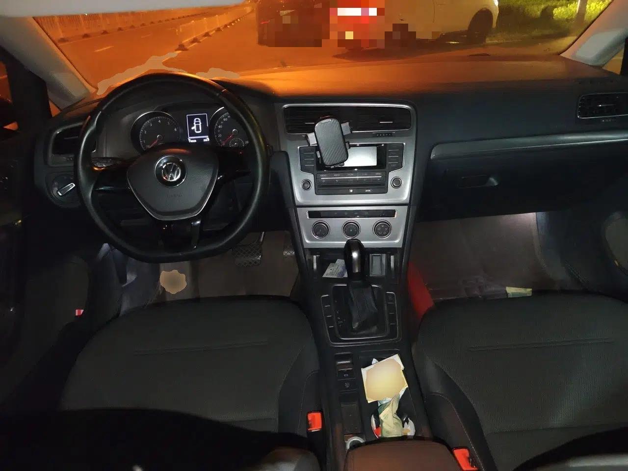 Volkswagen Golf 2015 1.6L Automatic Comfort Model — миниатюра 9