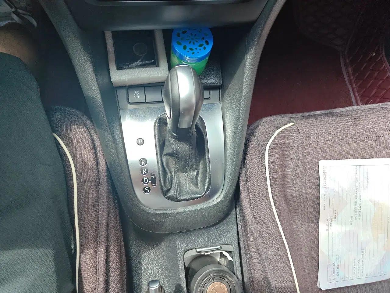 Volkswagen Golf 2012 1.6L Automatic Comfort Model — миниатюра 14