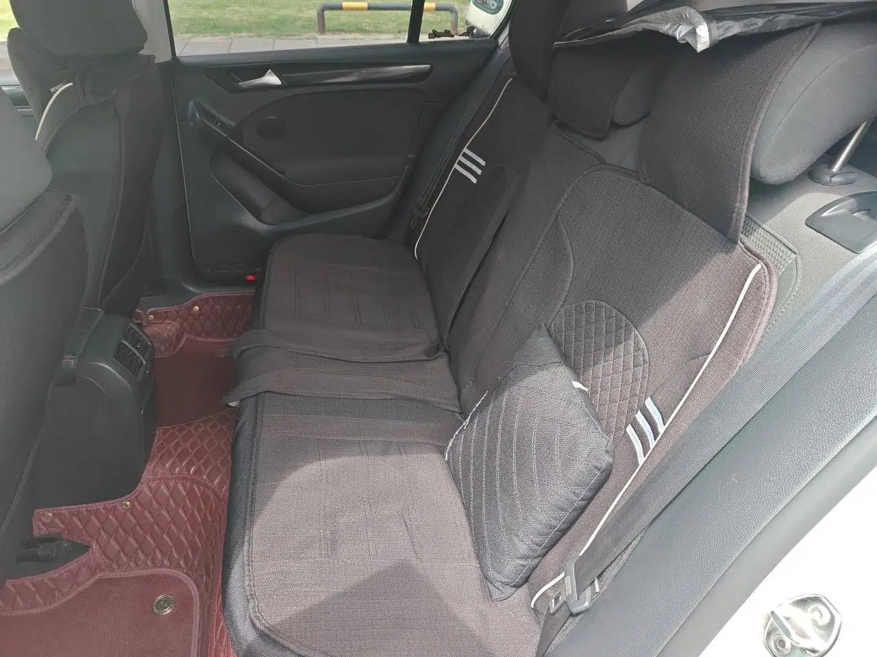 Volkswagen Golf 2012 1.6L Automatic Comfort Model — миниатюра 17