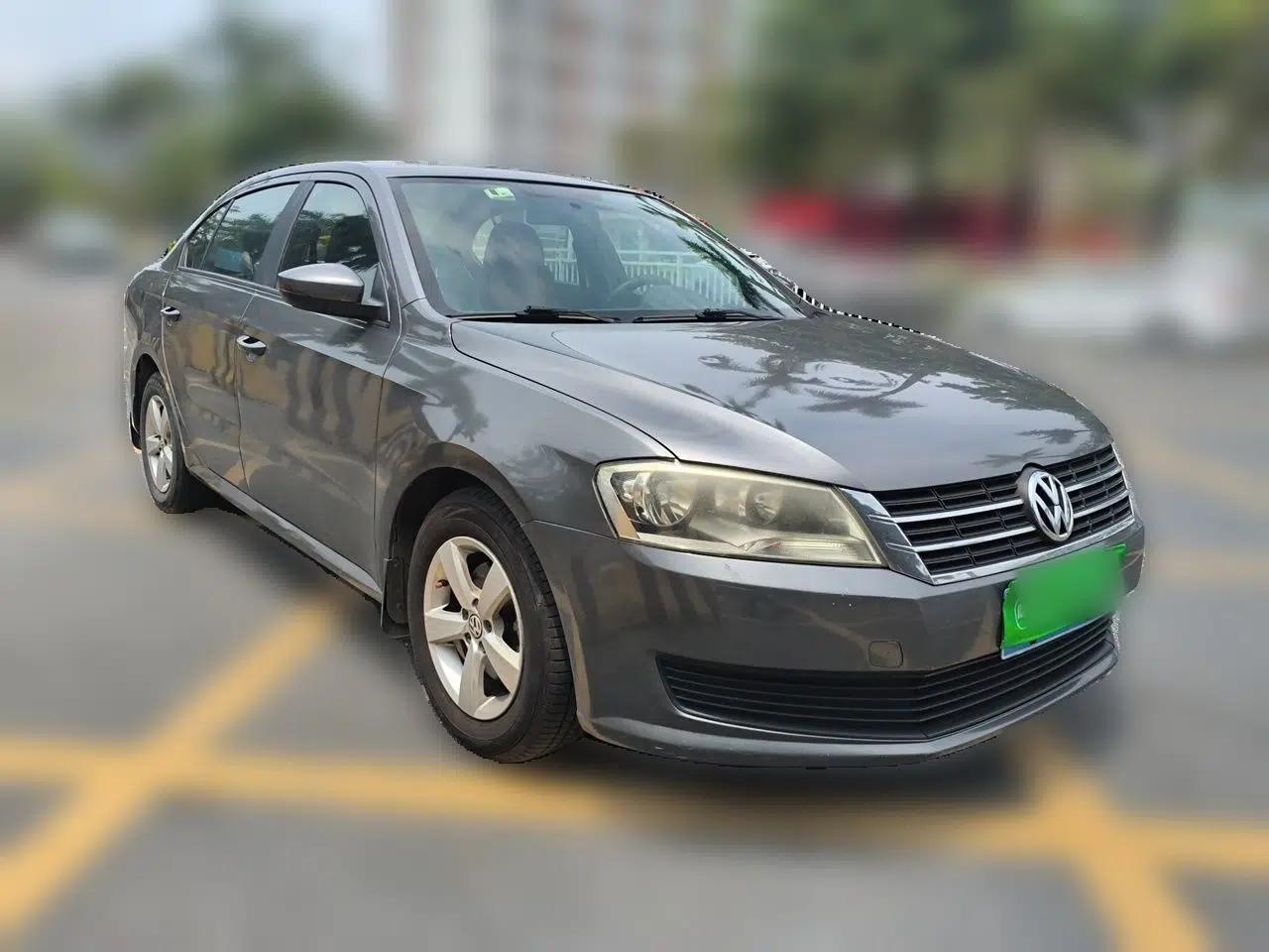 Volkswagen Lavida 2013 Revised Classic 1.6L Automatic Fashion Edition — миниатюра 3