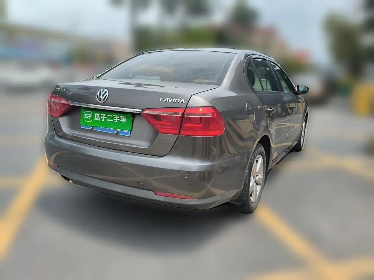 Volkswagen Lavida 2013 Revised Classic 1.6L Automatic Fashion Edition — миниатюра 6