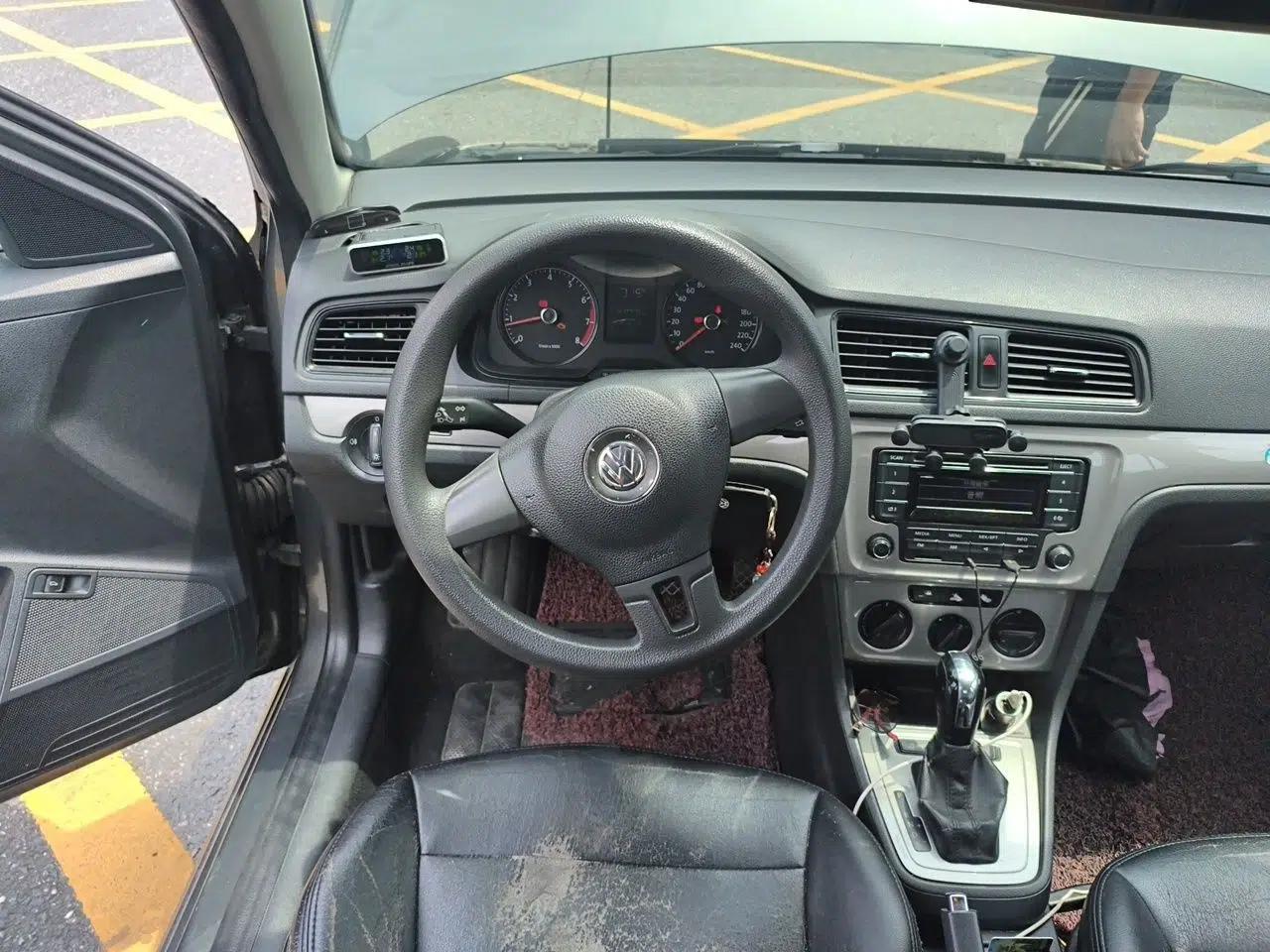 Volkswagen Lavida 2013 Revised Classic 1.6L Automatic Fashion Edition — миниатюра 10